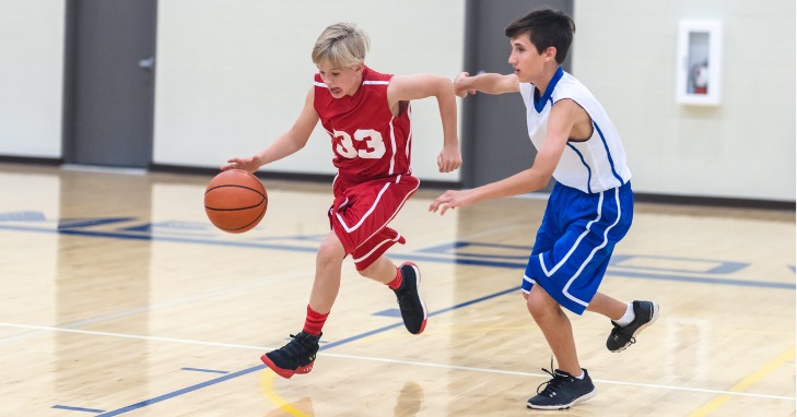 two boys playing basketball with the risk of impacting their orthodontics treatment